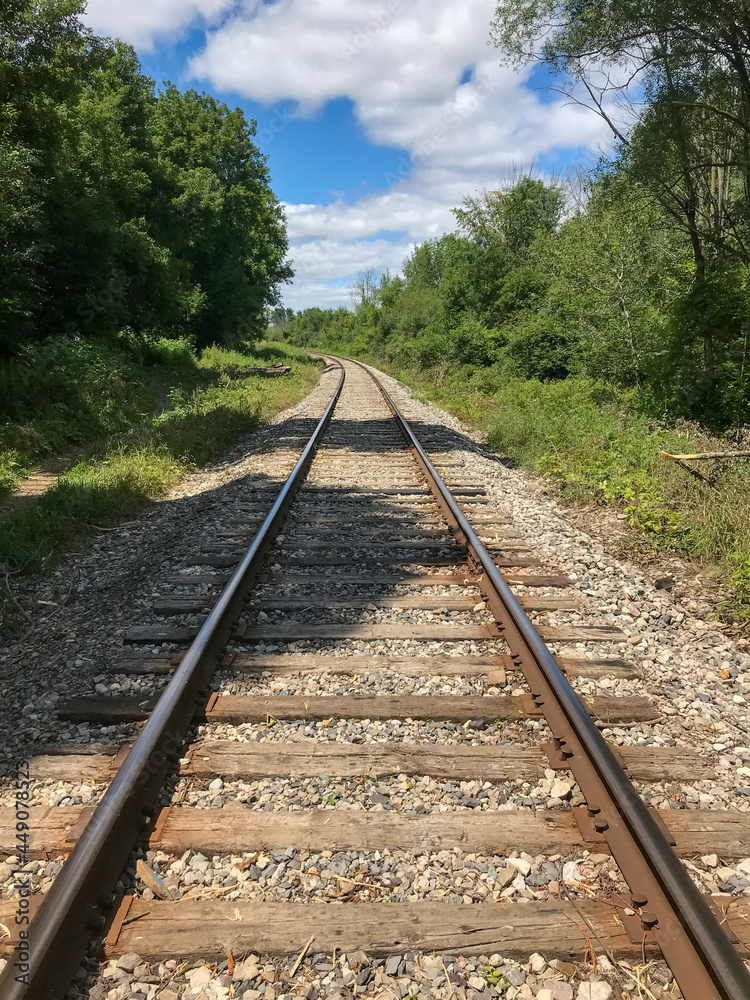 train tracks turning a corner