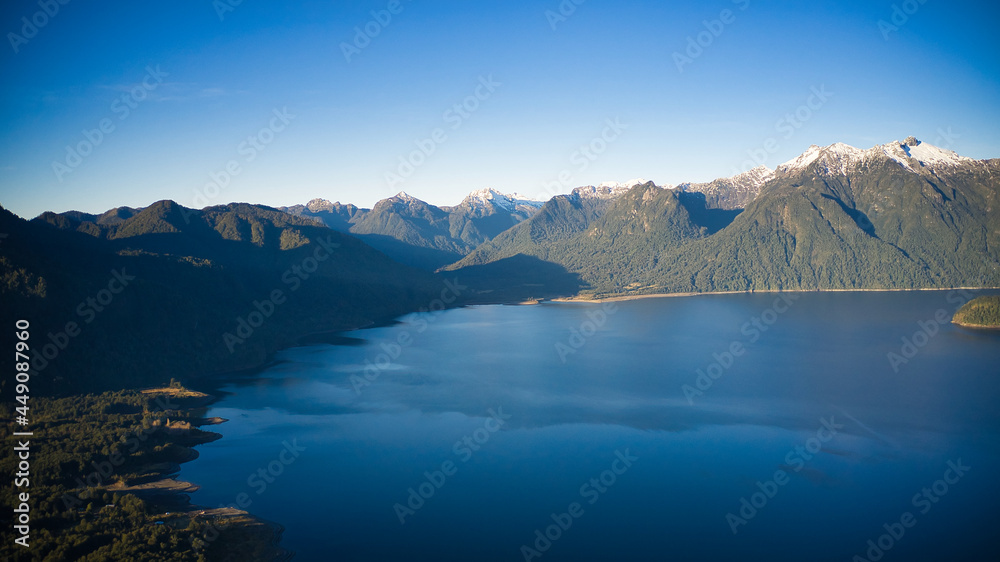 Lago Chapo en la reserva nacional Llanquihue.