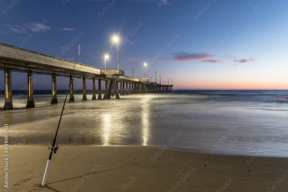 Obraz premium Fishing pole and Pier
