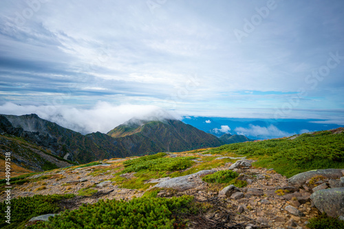 Wallpaper Mural 長野県上松町、木曽町、宮田村の木曽駒ヶ岳や千畳敷カールを登山している風景 Scenery of climbing Kiso Komagatake and Senjojiki Cirque in Uematsu Town, Kiso Town and Miyata Village, Nagano Prefecture. Torontodigital.ca