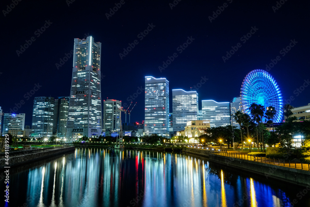 Naklejka premium 神奈川県横浜市みなとみらいの夜景