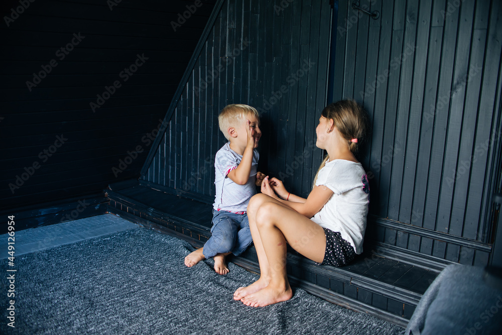 Naklejka premium two people sitting on a sofa