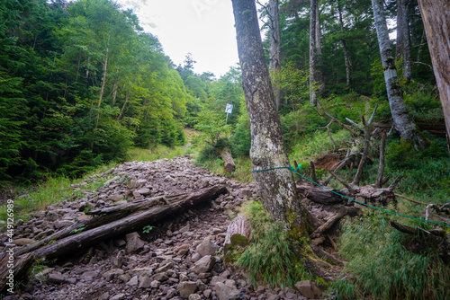 長野県茅野市と北佐久郡立科町にある八ヶ岳連峰の蓼科山の登山の風景 A view of climbing Mount Tateshina in the Yatsugatake mountain range in Chino City and Tateshina Town, Kitasaku County, Nagano Prefecture. photo