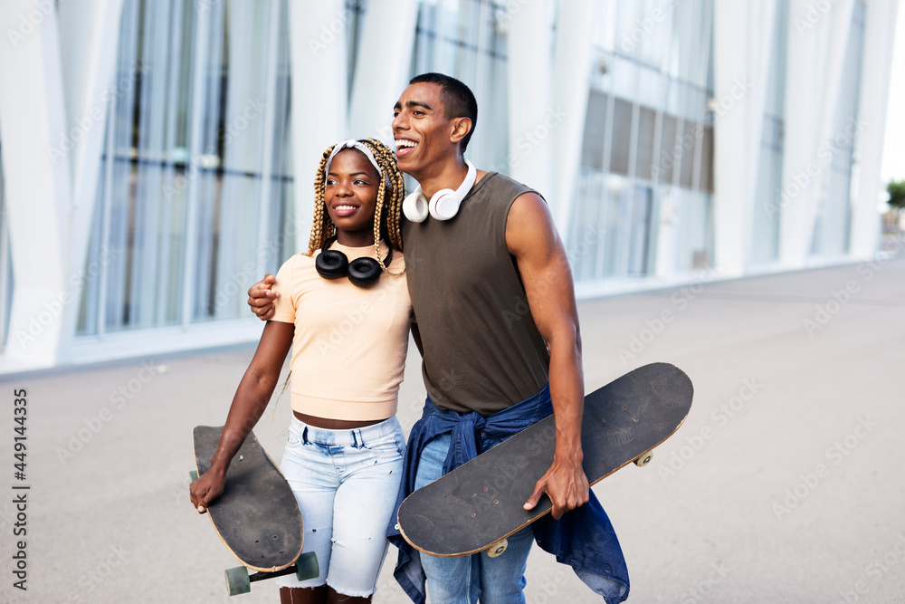 Obraz premium Beautiful couple having fun outdoors. Portrait of an excited young couple with skateboard.