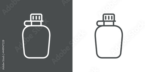 Icono plano cantimplora de plastico para acampada con lineas en fondo gris y fondo blanco