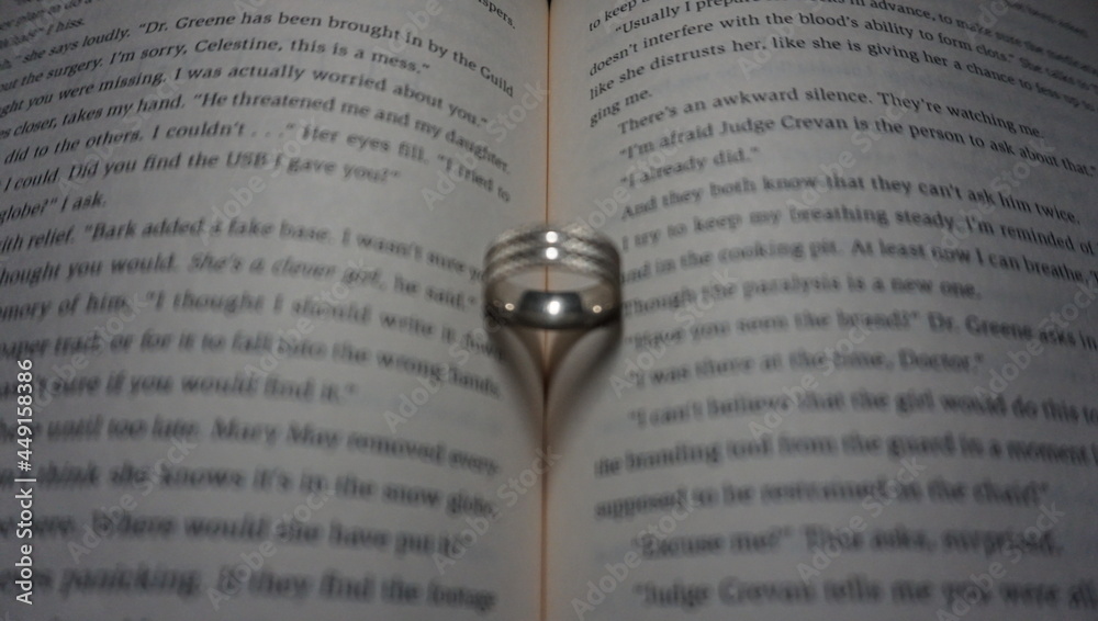Fototapeta premium ring heart book