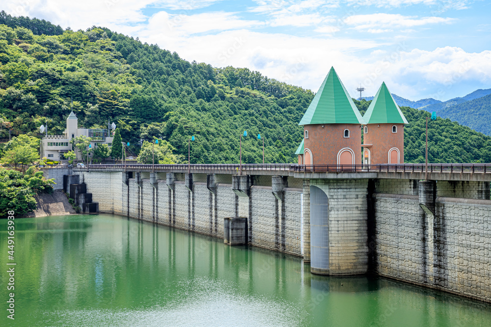 Obraz premium 夏の鳴淵ダム 福岡県篠栗町 Narufuchi Dam in summer Fukuoka-ken Sasaguri-town