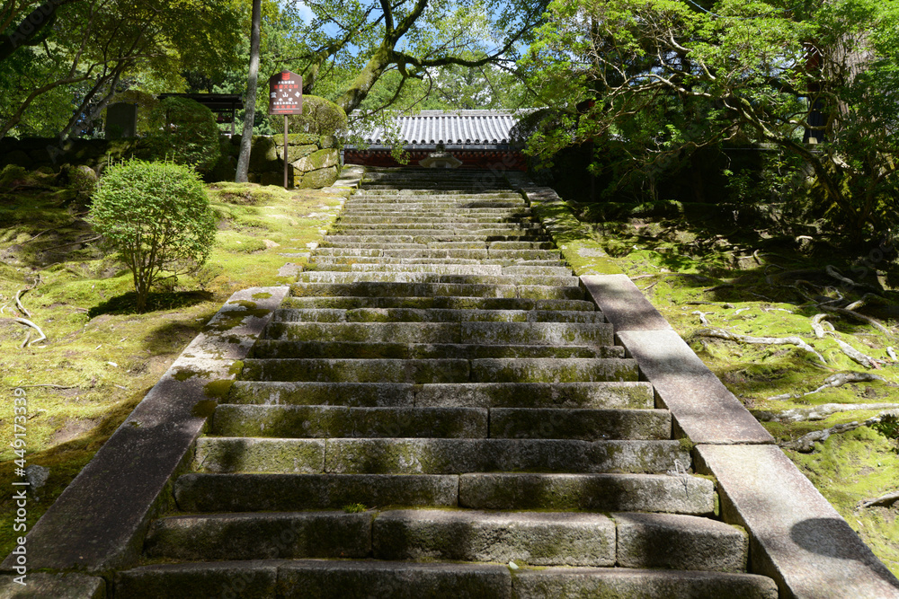 霊山寺　本堂の石段　奈良市