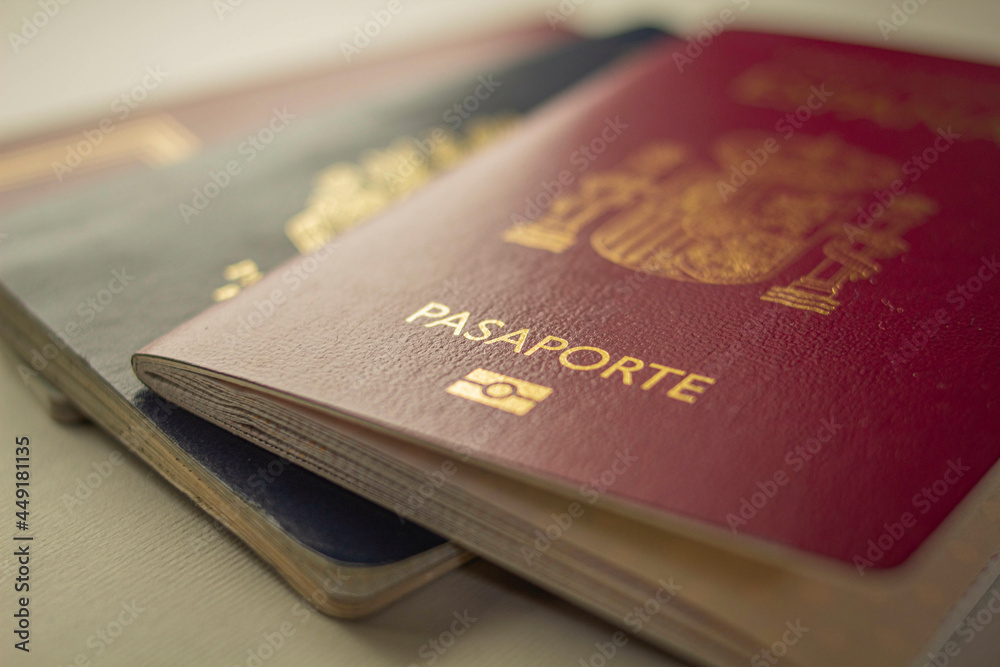 Pasaportes venezolano y español. Doble nacionalidad, para viajar, documento de viaje necesario. Pasaportes venezolano y español. Doble nacionalidad, para viajar, documento de viaje necesario.