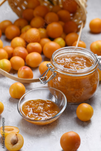 Tasty and aromatic seedless plum jam for the winter can be prepared and canned at home, getting a viscous delicacy when opening such a jar in winter, which goes well with croutons, toasts, pancakes.
