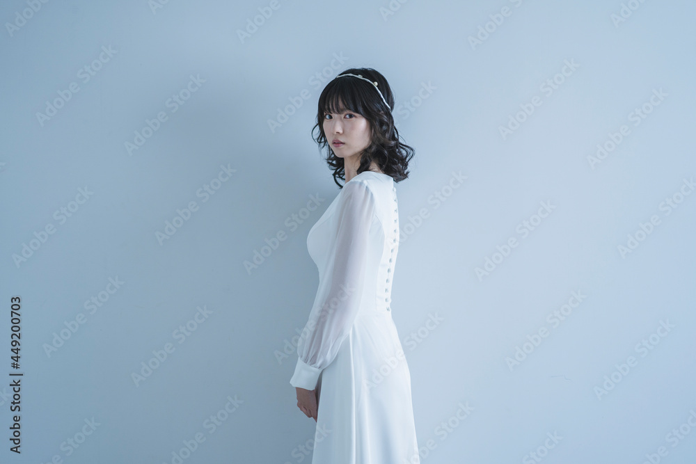 ウェディングドレスを着た花嫁