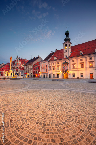 Obraz na płótnie Maribor, Slovenia. Cityscape image of Maribor, Slovenia with the Main Square and the Town Hall at summer sunrise. w salonie