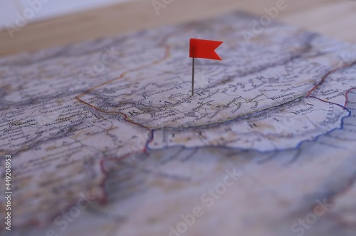 red button on map with blurred background