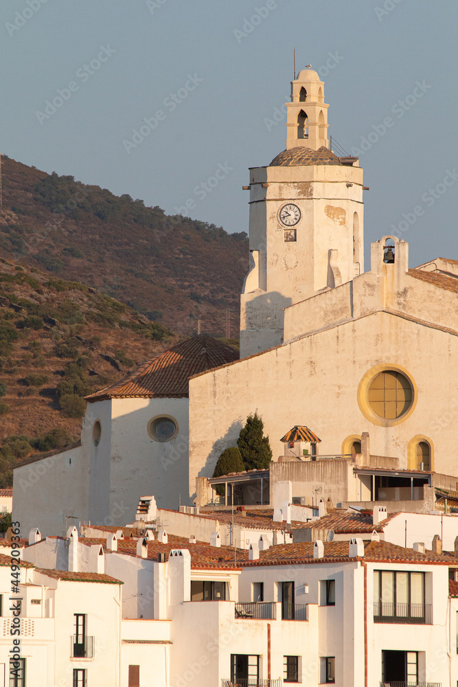 Lever de soleil sur l'église de Cadaqués