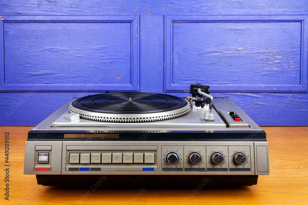 Fototapeta premium Vintage turntable vinyl record player