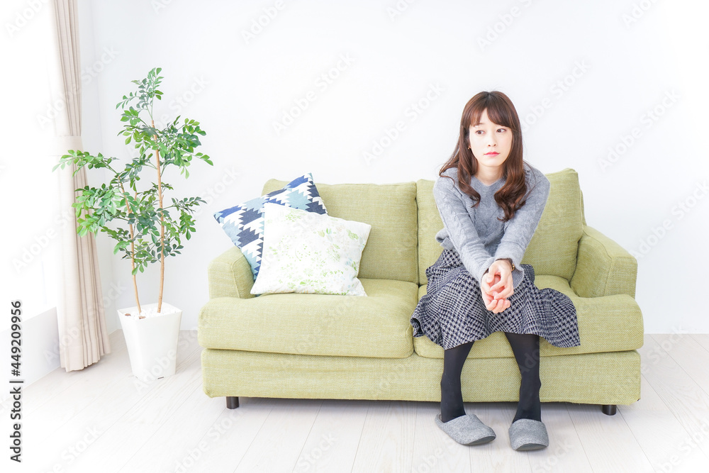 Obraz premium 自宅でリラックスをする女性
