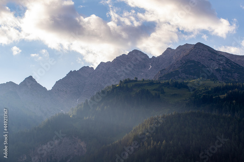 Wolkenstimmung in den Tiroler Alpen bei Bach im Lechtal