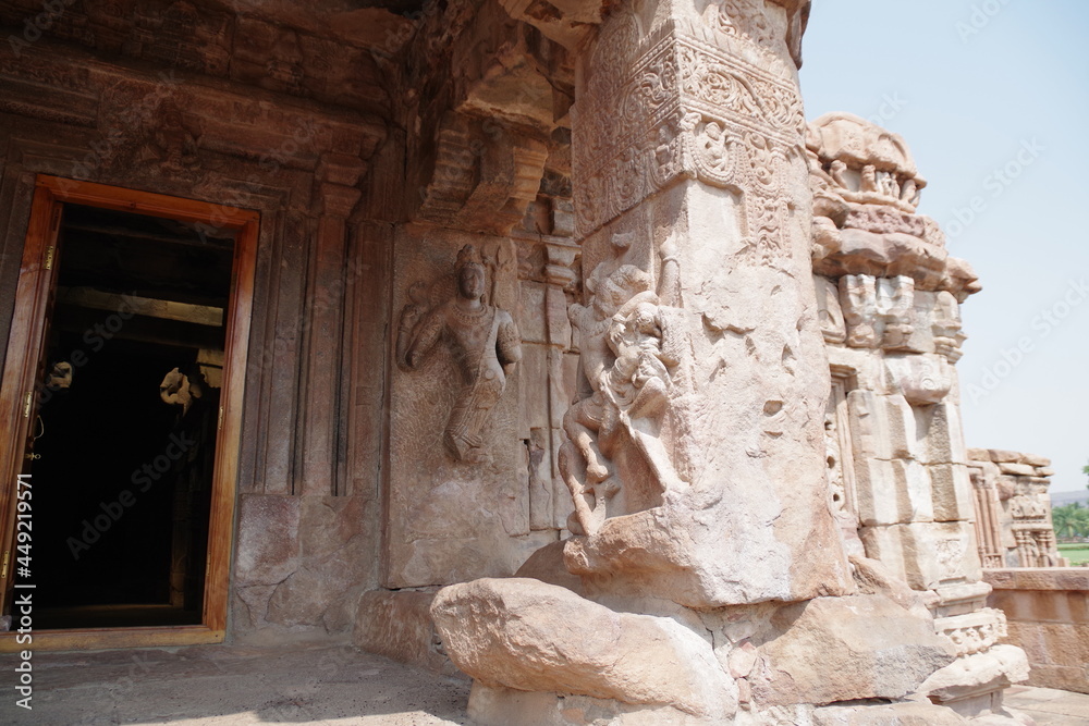 インド　世界遺産パッタダカルの建造物群