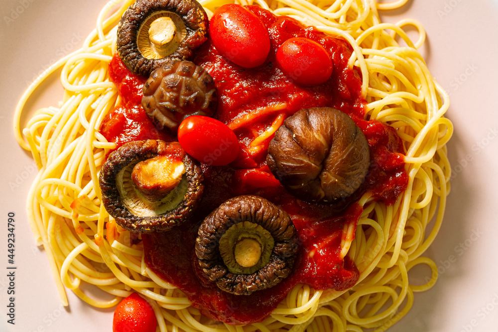 Spaghetti and Shiitake Mushrooms,Vegan Whole Grain Shiitake Spaghetti with Arugula and Red Bell Peppers