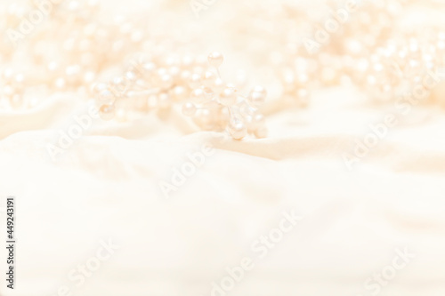 Bild auf Leinwand decorative white pearls nestled in luxurious silk