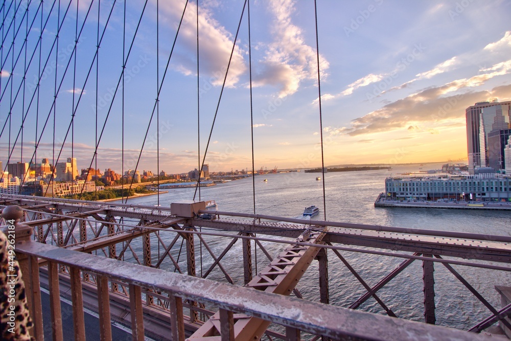 Obraz premium View over the East River from Brooklyn bridge, New York, USA