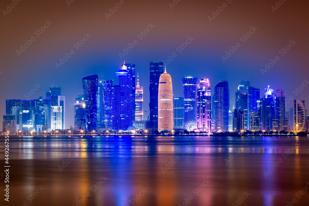 Obraz premium Illuminated skyline of Doha at night, Qatar, Middle East.