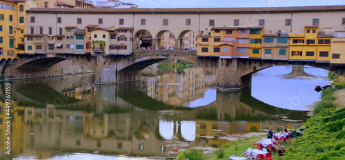 Spiegelung der Ponte Veccio im abendlichen Arno