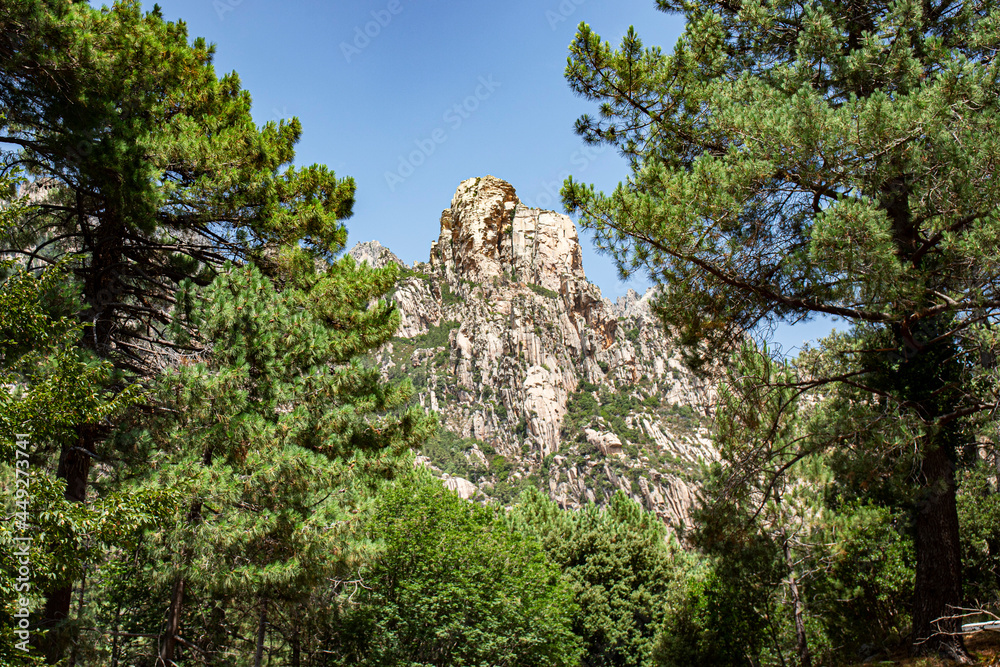 aiguilles de bavella lac de l'ospedale en corse et solenzara