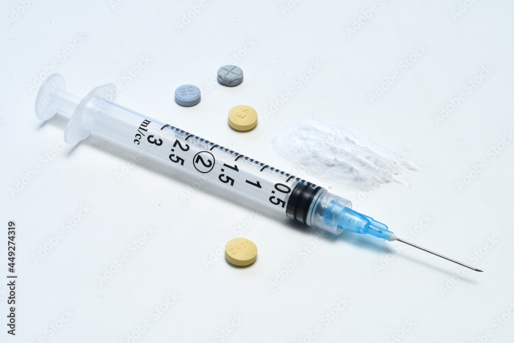 Foto de Drug Abuse Hypodermic Needle and Illegal Drugs do Stock