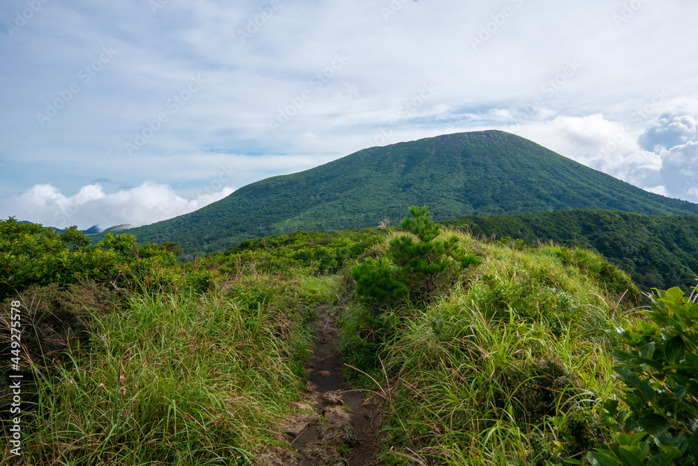 宮崎県えびの市、小林市、鹿児島県霧島市の韓国岳と大浪池を登山している風景 Scenery of climbing Mt. Karakuni-dake and Onami Pond in Ebino City, Kobayashi City, Miyazaki Prefecture and Kirishima City, Kagoshima Prefecture. 宮崎県えびの市、小林市、鹿児島県霧島市の韓国岳と大浪池を登山している風景 Scenery of climbing Mt. Karakuni-dake and Onami Pond in Ebino City, Kobayashi City, Miyazaki Prefecture and Kirishima City, Kagoshima Prefecture.
