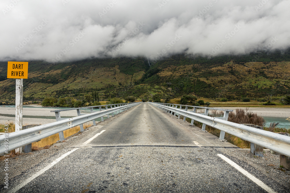 Obraz premium One lane bridge