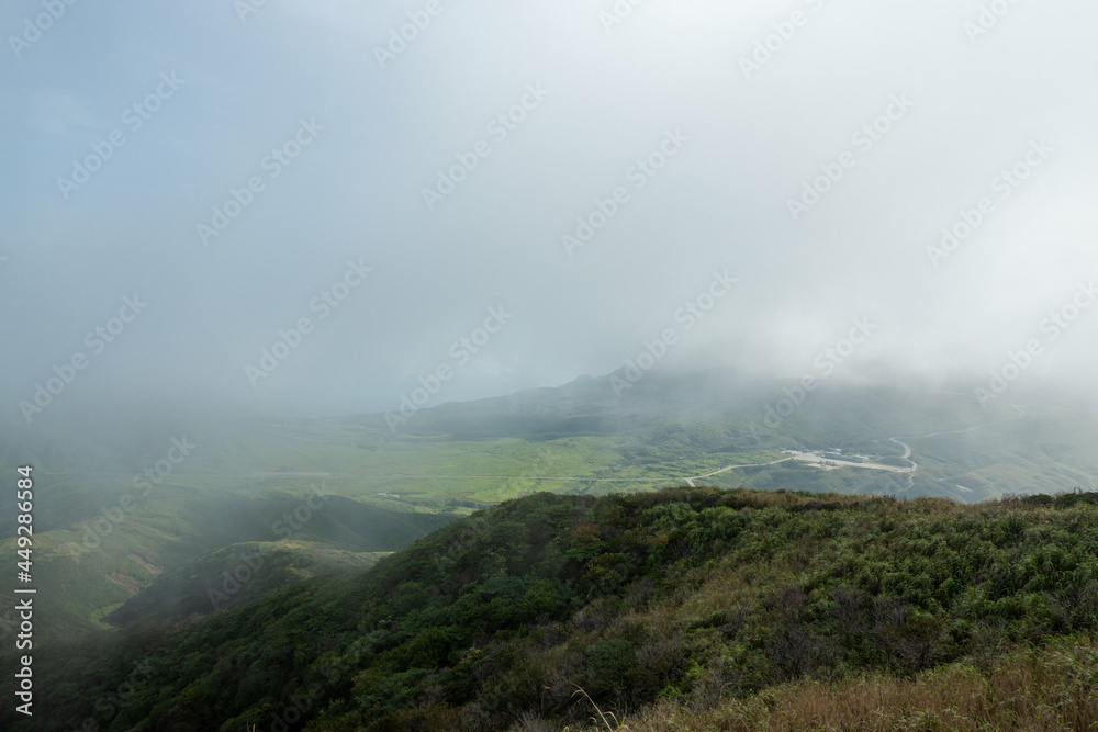 熊本県阿蘇市の烏帽子岳、阿蘇山を登山をしている風景 Scenery of climbing Mount Eboshi-dake and Mount Aso in Aso City, Kumamoto Prefecture. 