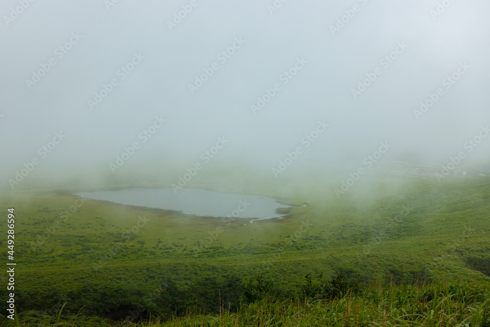 熊本県阿蘇市の烏帽子岳、阿蘇山を登山をしている風景 Scenery of climbing Mount Eboshi-dake and Mount Aso in Aso City, Kumamoto Prefecture. 