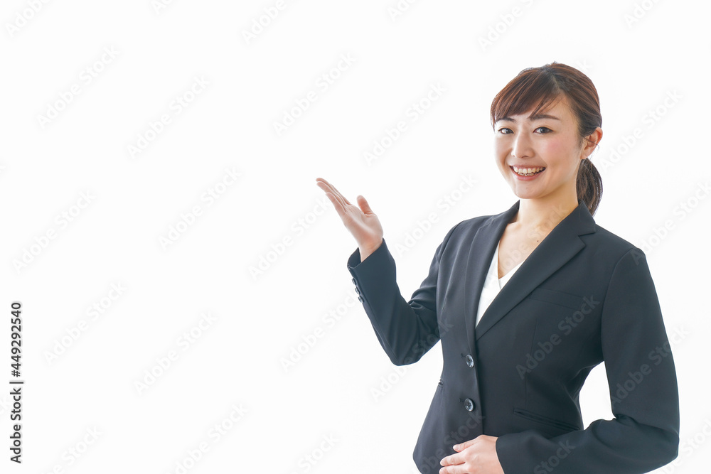笑顔の若いビジネスウーマン