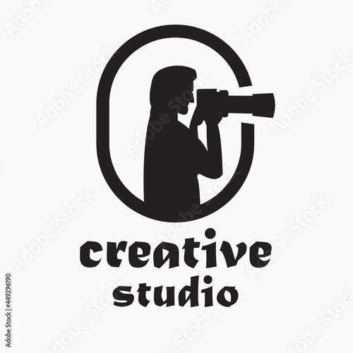 photographer silhouette creative studio logo design template. simple style logo. photographer illustration vector