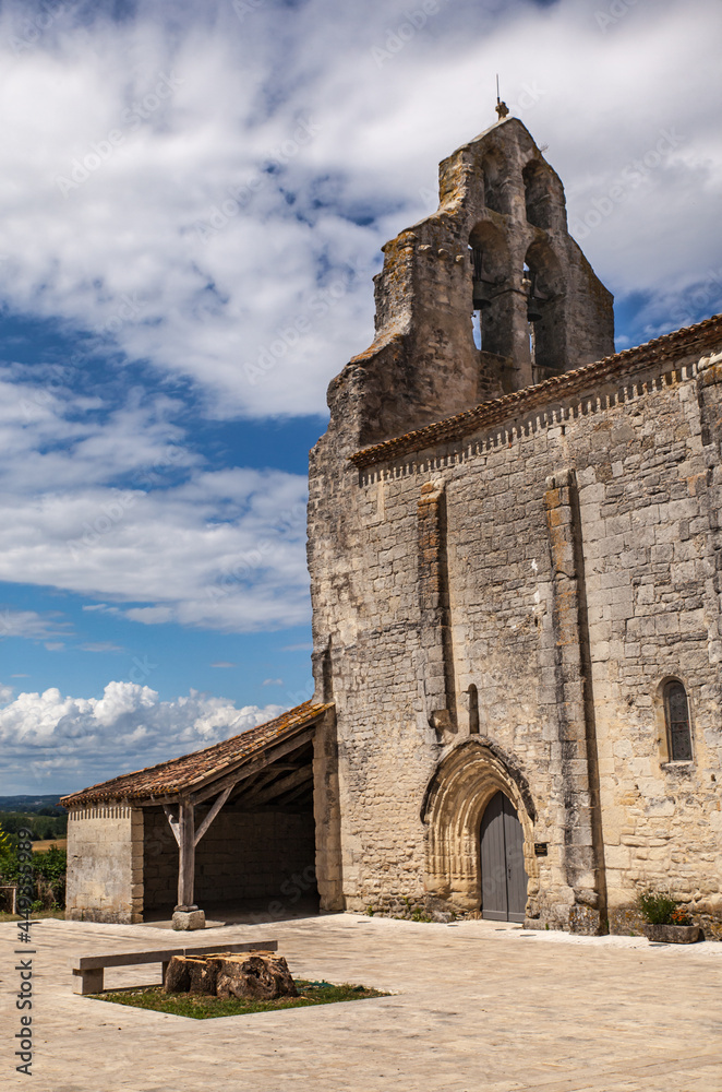 Monteton (Lot et Garonne, France) - Église Notre Dame et son caquetoire