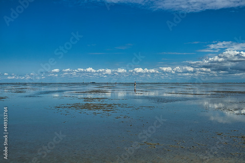 walking on the reflexion water 