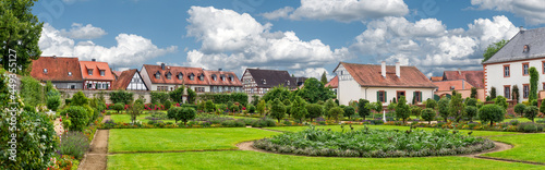 Der Klostergarten von Seligenstadt in Hessen