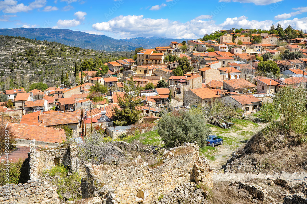 The mountain village of Lofu, known since the 14th century, by its name (lofos - hill) describes the features of the local landscape. Stone-paved streets climb on gentle slopes       