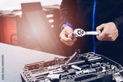 Quadro em tela Man worker of service assembling wrench and tools