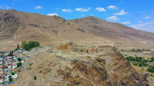 Hasankale Castle It is located 40 kilometres (25 mi) east of the city of Erzurum and is the site of Hasankale Castle. It was the birthplace of the Ottoman poet Nef'i. photo