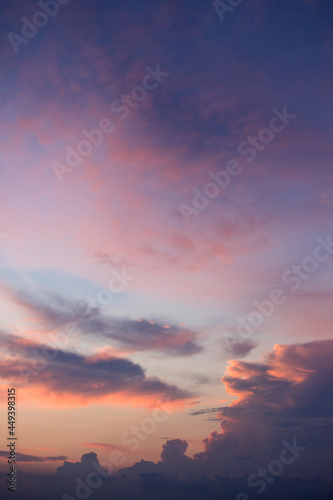 Fototapeta Naklejka Na Ścianę i Meble -  夏の綺麗な夕方の青空と鮮やかな夕焼けの風景