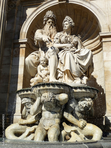 Der Albrechtsbrunnen bei der Albertina in Wien. photo