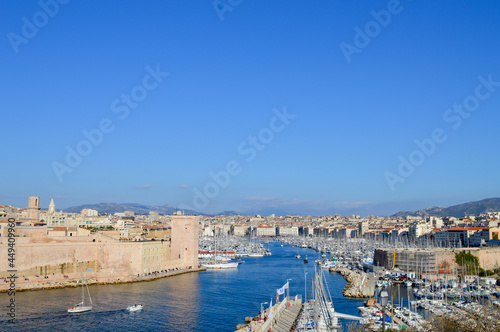 Fototapeta Naklejka Na Ścianę i Meble -  Marseille 
view of the town
