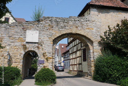 Fototapeta Naklejka Na Ścianę i Meble -  Tor in Stadtmauer in der Schillerstadt Marbach