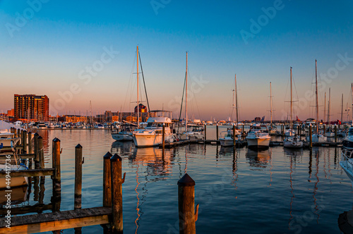 Cuadro en lienzo Photo of a Fells Point Sunset, Baltimore, Maryland USA