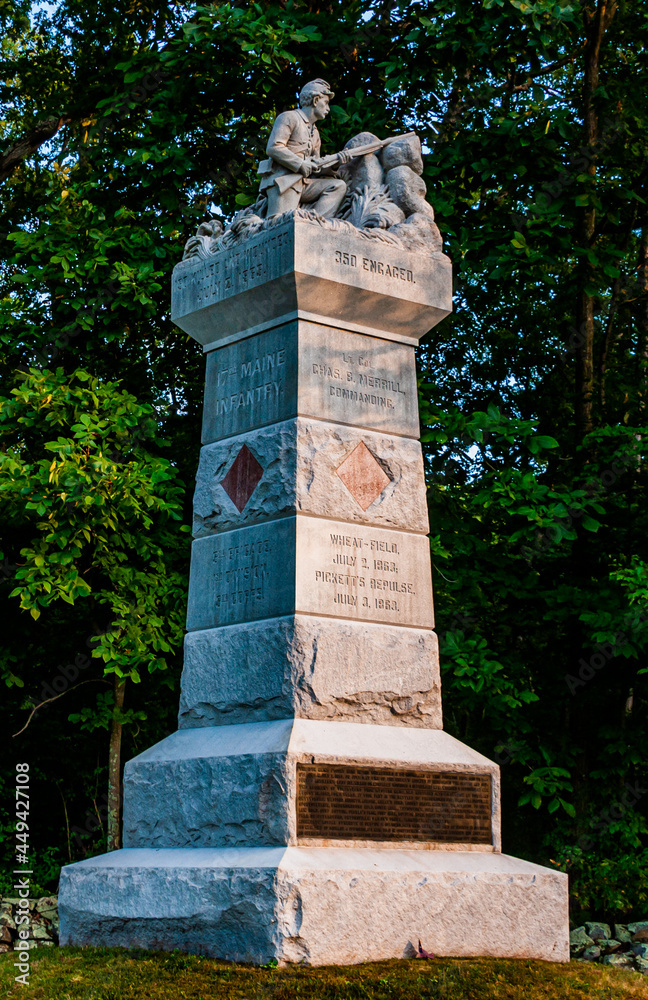 Obraz premium Monument to The 17th Maine Volunteer Infantry Regiment at Sunset, Gettysburg National Military Park, Pennsylvania USA