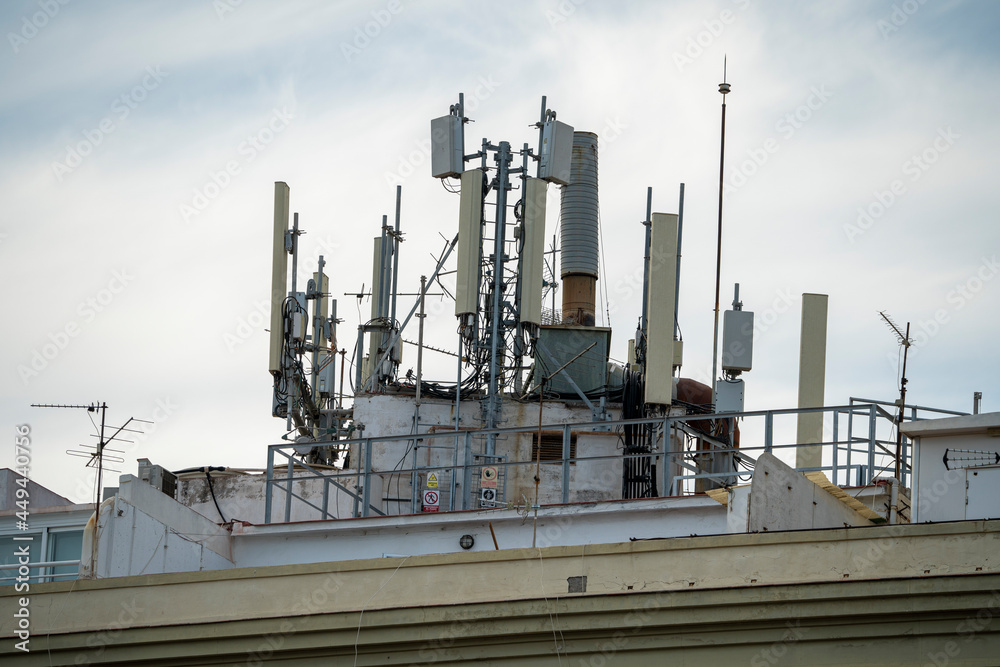 Telecommunications antennas in the highest part of a building Telecommunications antennas in the highest part of a building