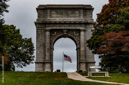 National Memorial Arch and American Flag, Valley Forge National Historical Park, Pennsylvania, USA
