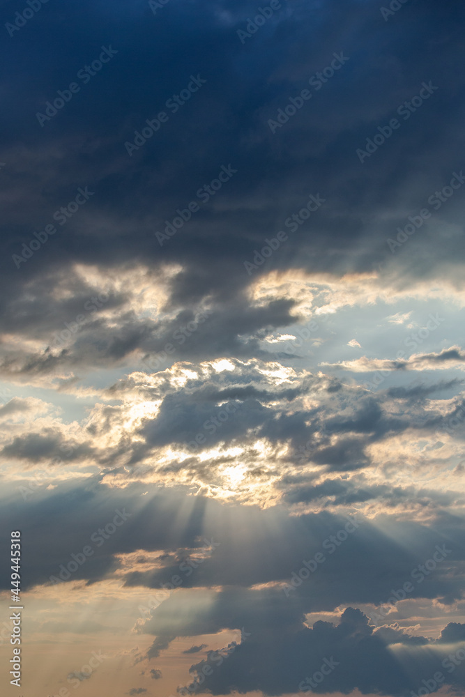 Obraz premium the sun breaking through huge clouds
